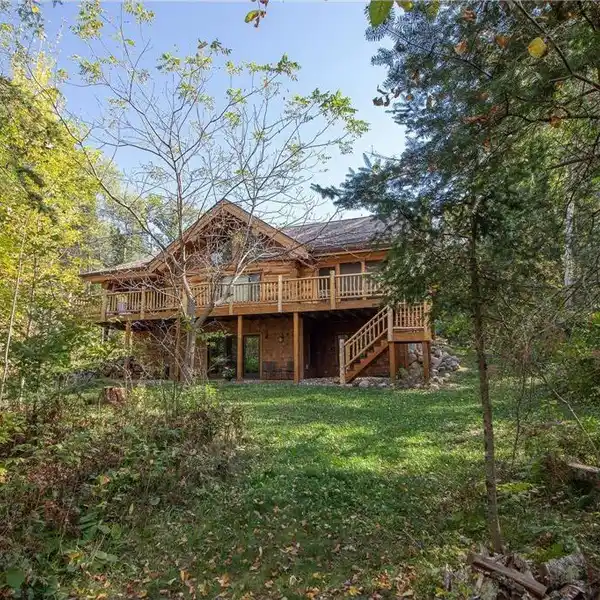 IMMACULATE LOG HOME ON ROOSEVELT LAKE