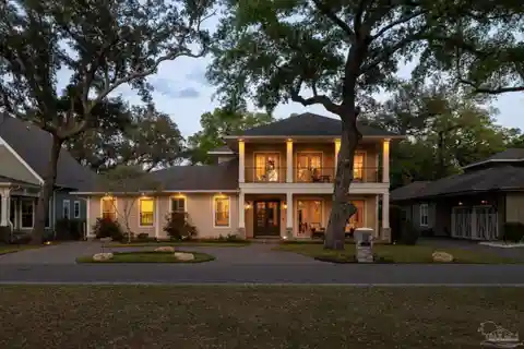 Exquisite Home in Exclusive Emanuel Point