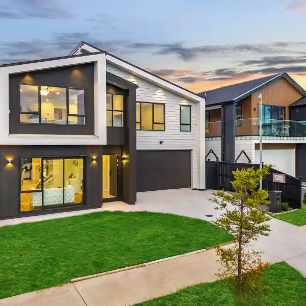 GORGEOUS BRAND NEW HOME IN THE HEART OF BREMNER RIDGE