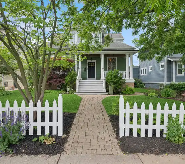 FABULOUS HOME PLUS COACH HOUSE