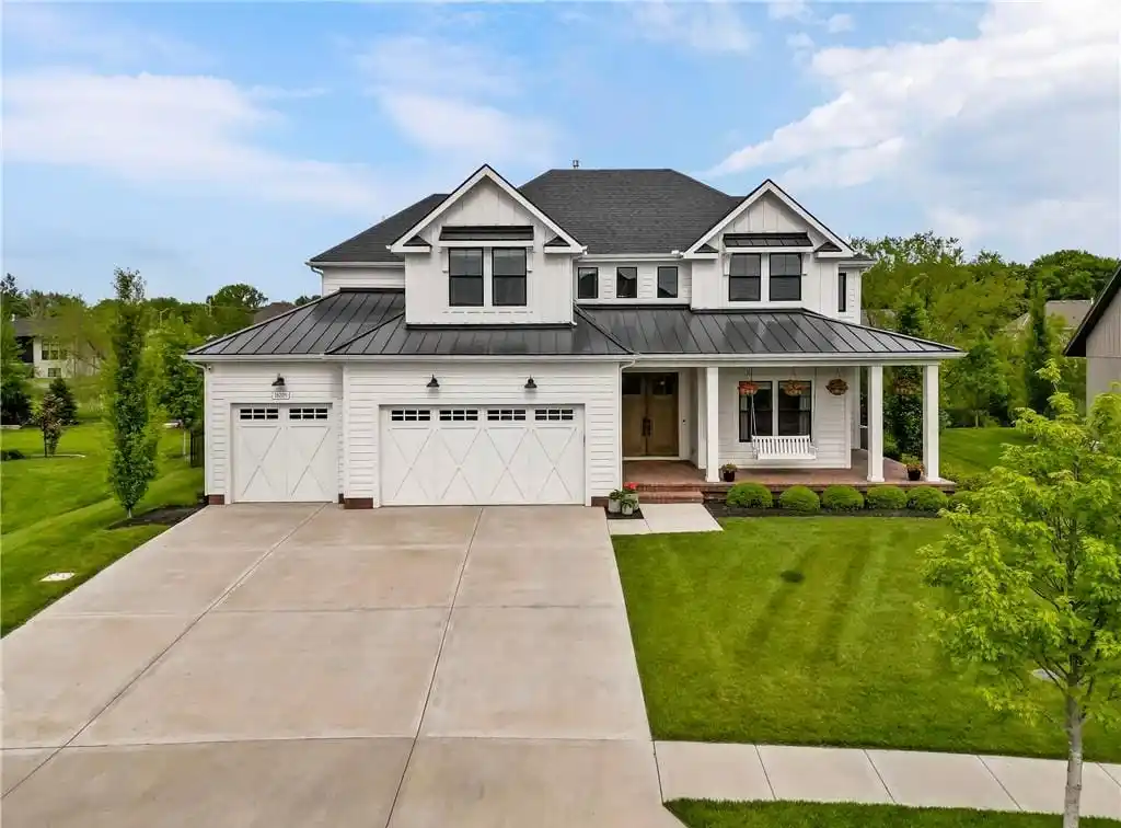 Elegance and Comfort on a Peaceful Cul-de-sac