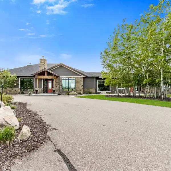 HILLTOP CUSTOM BUNGALOW ON 122 ACRES