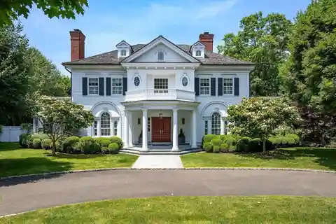 Gorgeous Colonial Home in a Sought-after Location