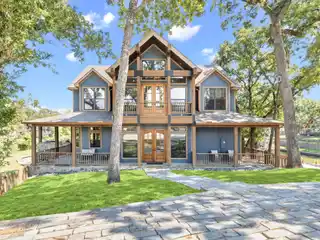 Rustic Luxury Retreat on Cedar Creek Lake