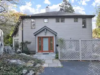 Stunning Light-Filled Contemporary Retreat