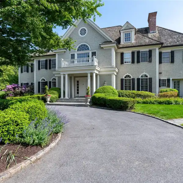 TIMELESS CLASSICISM ELEVATED TO A GRAND SCALE