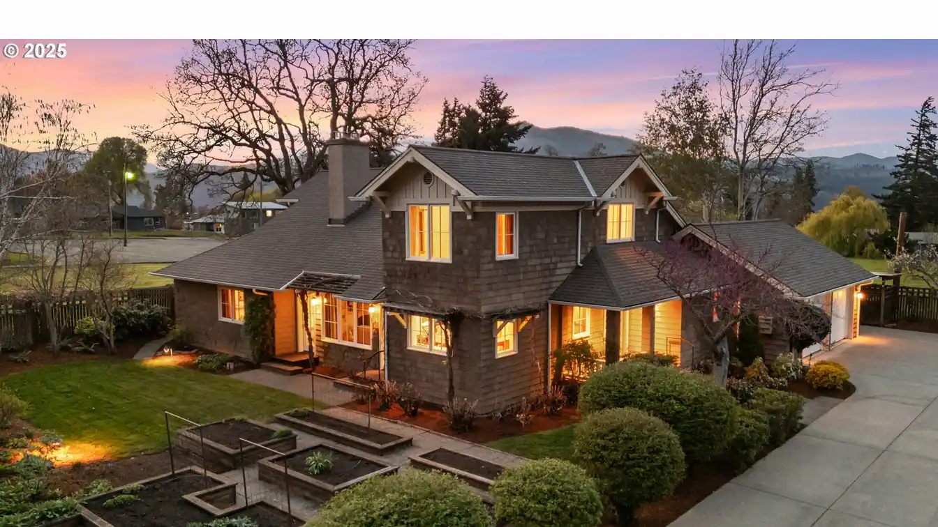 Immaculately Maintained Home in Desirable Hood River Heights