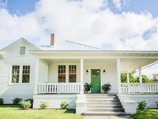 Seamless Fusion of Past and Present in East Hill Renovation