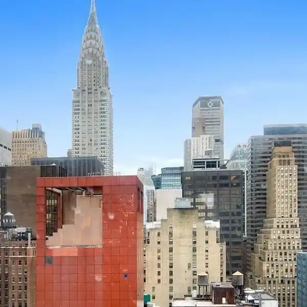 MIDTOWN TRIPLE-EXPOSURE GEM WITH ICONIC VIEWS