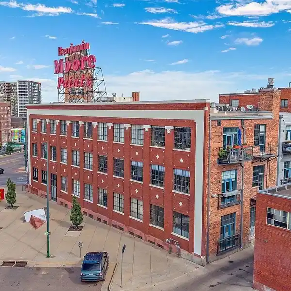 MODERN LUXURY IN A REIMAGINED HISTORIC BUILDING