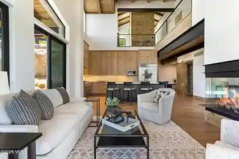 Luxurious New Contemporary Cabin in the Rockies