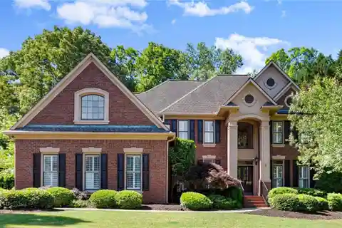 Beautifully Maintained Home in Hampton Hall