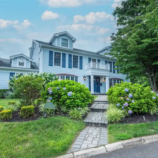 IMMACULATE COLONIAL ON A QUIET CUL-DE-SAC