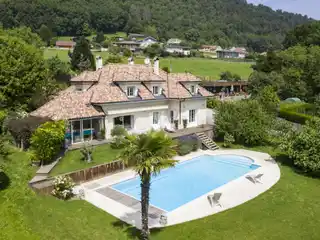 Stunning Residence in a Green Haven