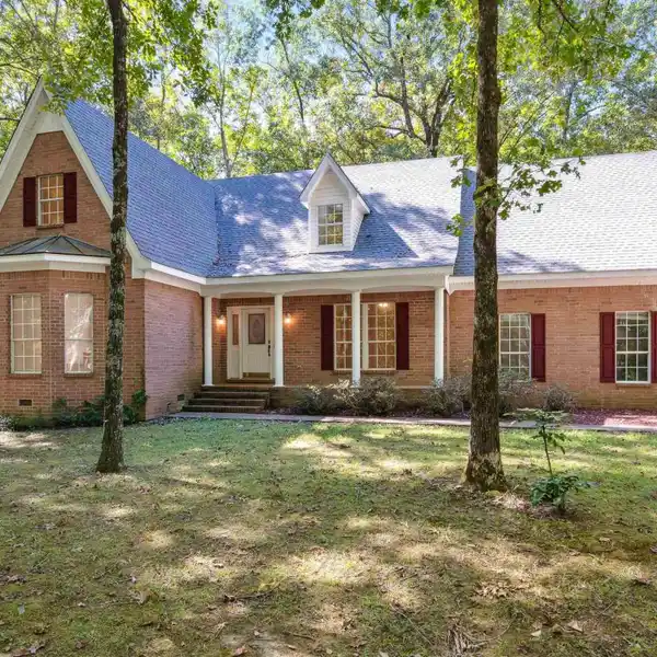 CHARMING HOME IDEAL FOR THOSE SEEKING TRANQUILITY