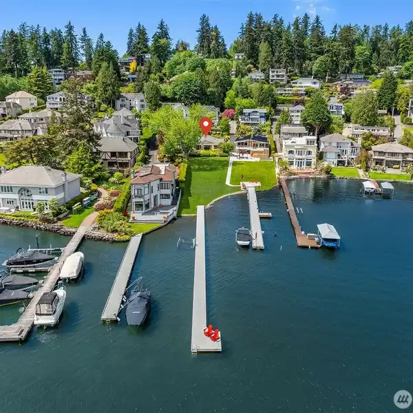 WATERFRONT LIVING ON PRIZED JUANITA BAY
