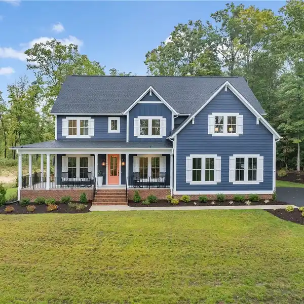 AMAZING CUSTOM BUILT HOME IN WOOLRIDGE LANDING