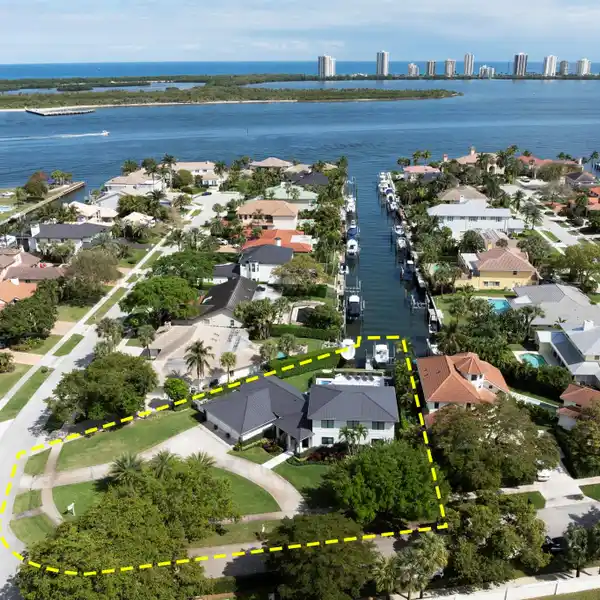 FULLY RENOVATED WATERFRONT ESTATE IN NORTH PALM BEACH