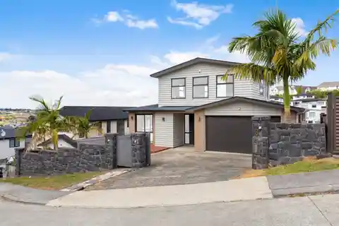Beautiful Brick and Weatherboard Family Home