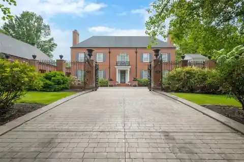Timeless Georgian Architecture with Modern Luxury