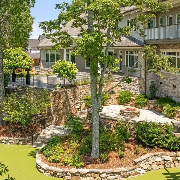 MODERN LUXURY WITH NATURAL BEAUTY