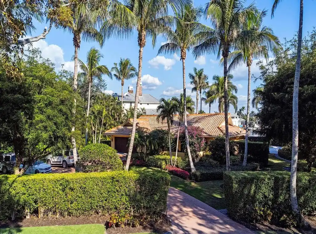 Prime Waterfront Property in Aqualane Shores