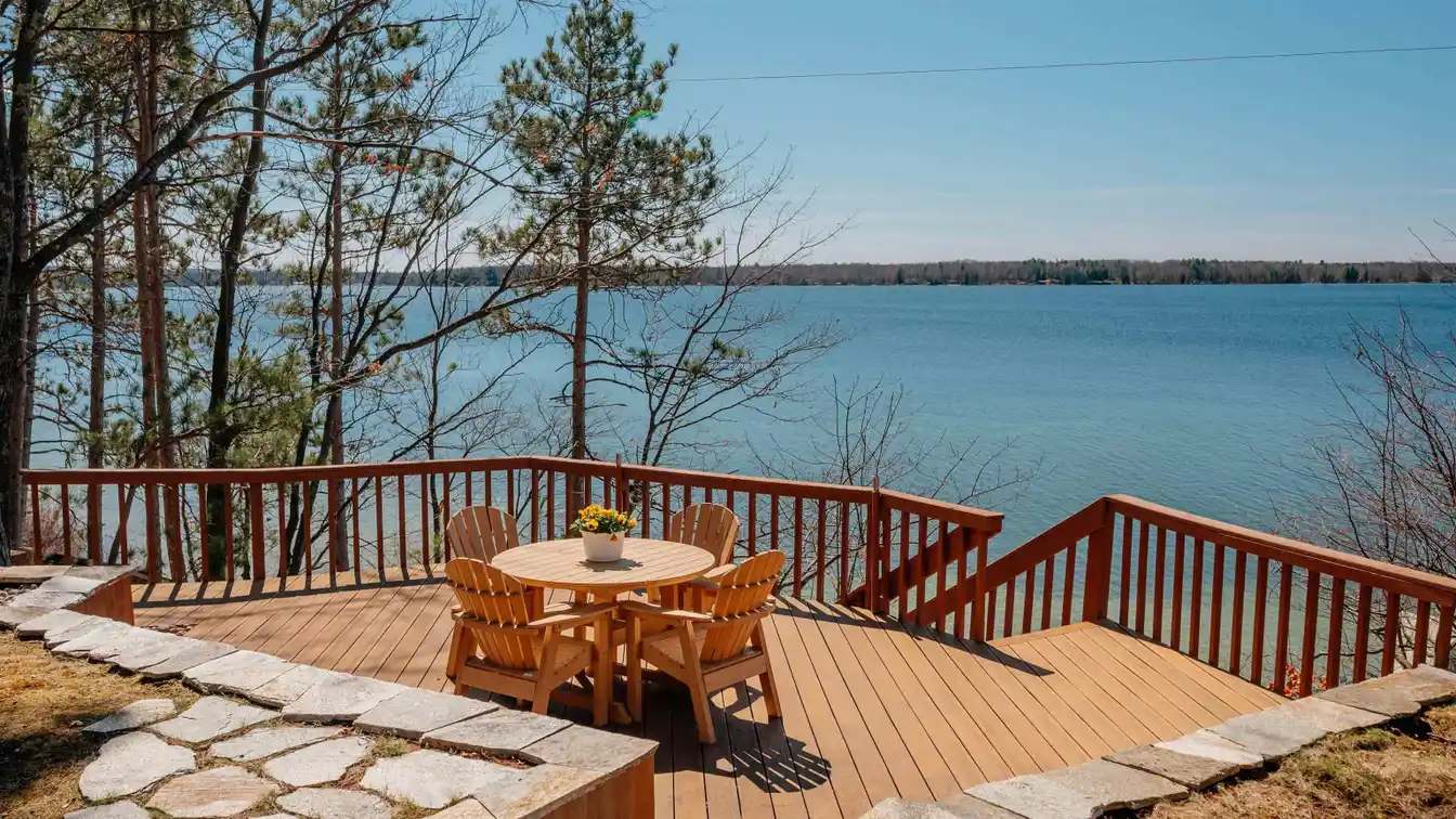 Updated Year-round Lakefront Ranch
