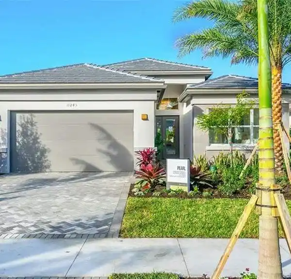 GORGEOUS NEW POOL AND SPA HOME