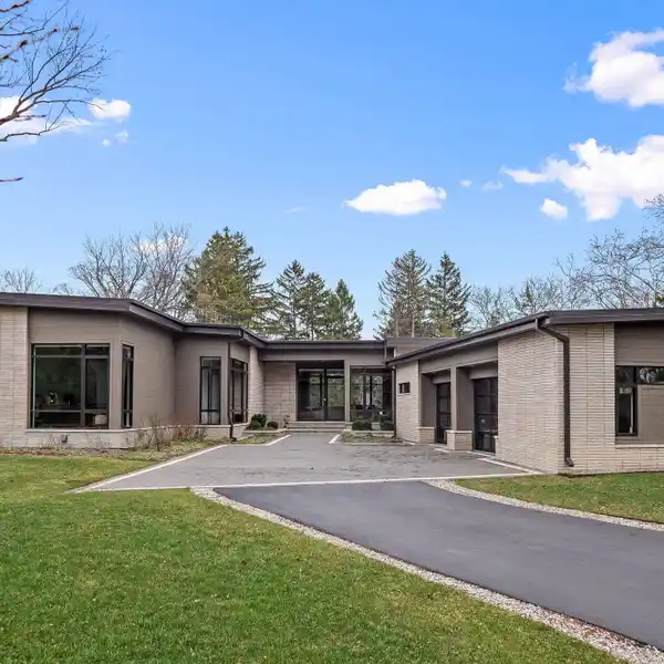 INNOVATIVE CONTEMPORARY HOME