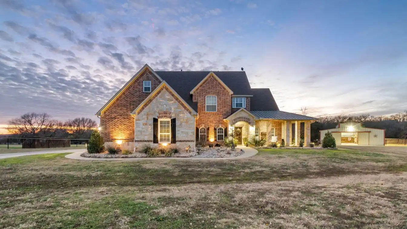 Horse Lover's Paradise on 11 Acres