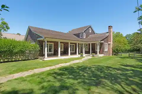Charm and Elegance in the Historic Whaling Village