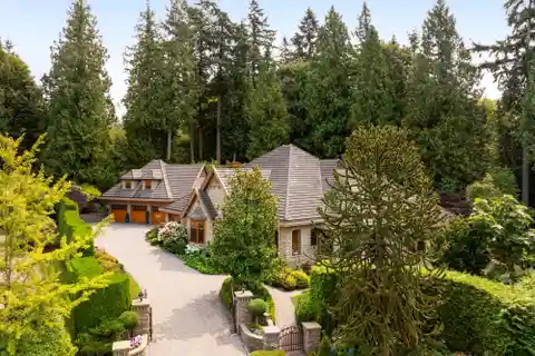 Remarkable Gated Mansion in a Prestigious Location