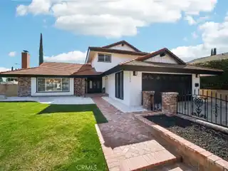 Beautifully Remodeled Gated Home in Porter Ranch