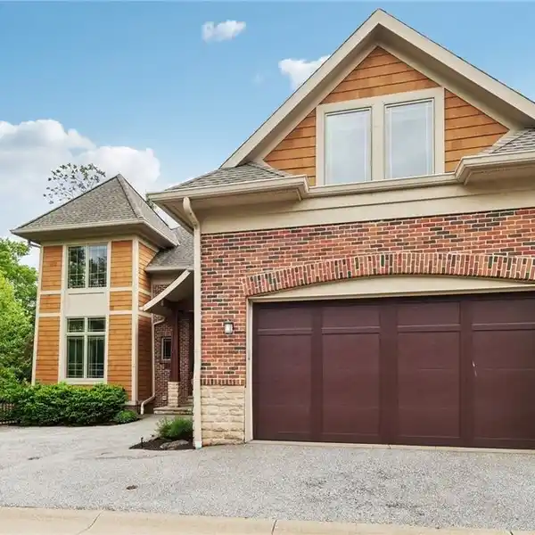 BEAUTIFUL ARTS AND CRAFTS TOWNHOME