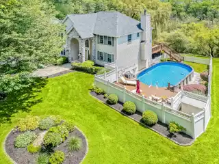 Modern Lake Retreat in Raibow Lakes