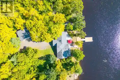 Water's Edge Hideaway Boasting Island-Dotted Views