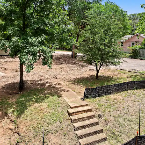 UNIQUE OPPORTUNITY IN DESIRABLE BOULDIN CREEK