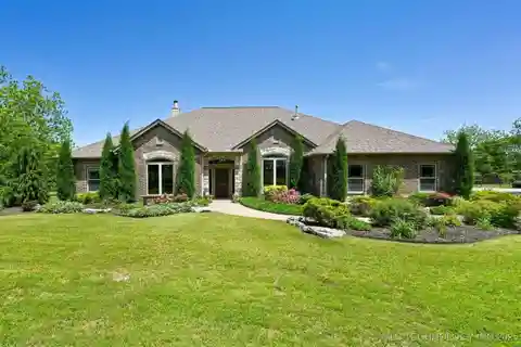 Private Country Oasis with Pond and Pool