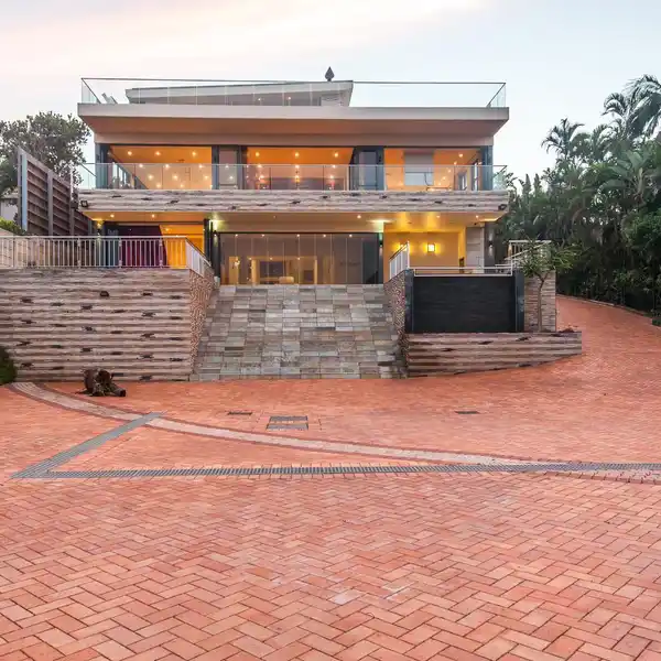 ARCHITECT-DESIGNED HOME WITH BREATHTAKING VIEWS