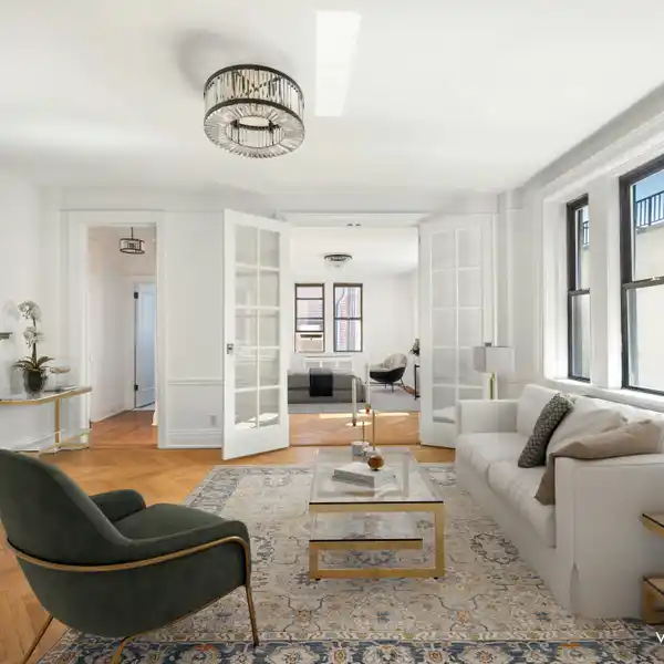 TASTEFULLY RENOVATED SUN-FILLED APARTMENT