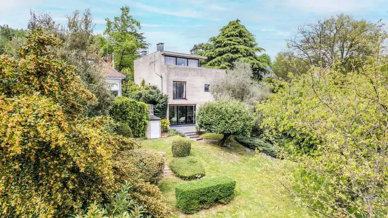 Architect-designed Property with Commanding View