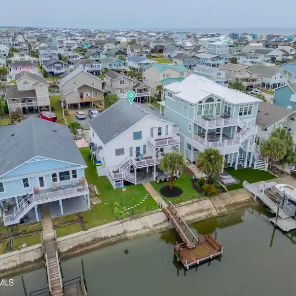 BEAUTIFULLY MAINTAINED CANAL-FRONT HOME