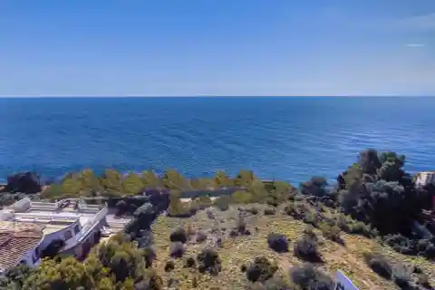 Extensive Plot with Excellent Views