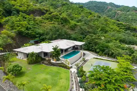 Casa Pickle on the Hill | Spacious Private Estate with Pickleball Court, Mature Gardens & Independent Guest Apartment