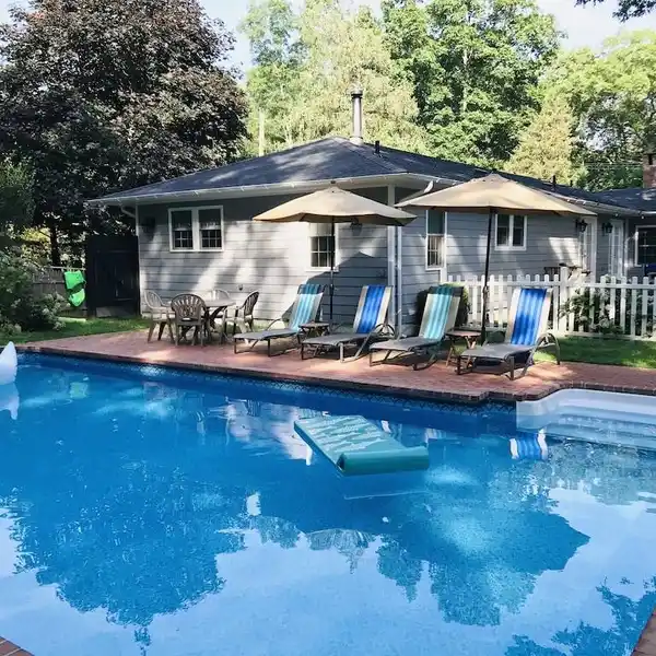 BRIGHT AND FRESH THREE BEDROOM RENTAL