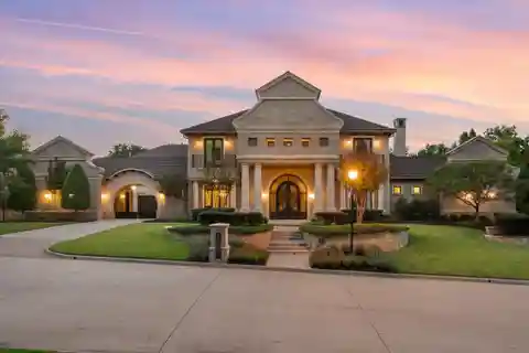 Elegance and Seclusion in Prestigious Strawberry Fields