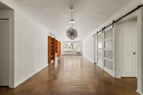 Oversized 2-Bed in Prime Sutton Place