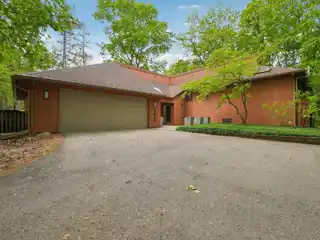 Nature-connected Home with Stunning Private Views
