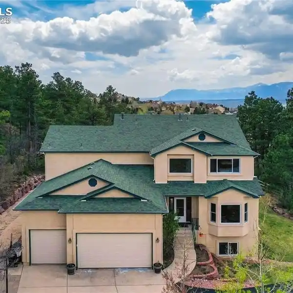 ELEGANT HOME IN A PEACEFUL ENCLAVE