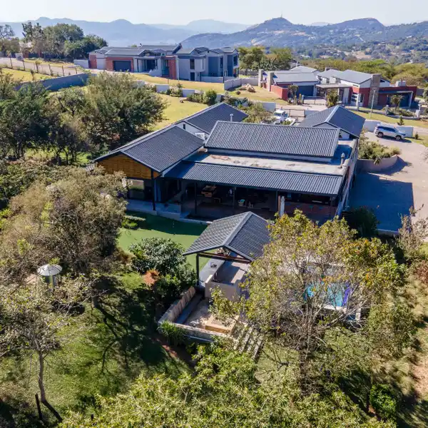 ECO ESTATE LUXURY AND PUTTING GREEN